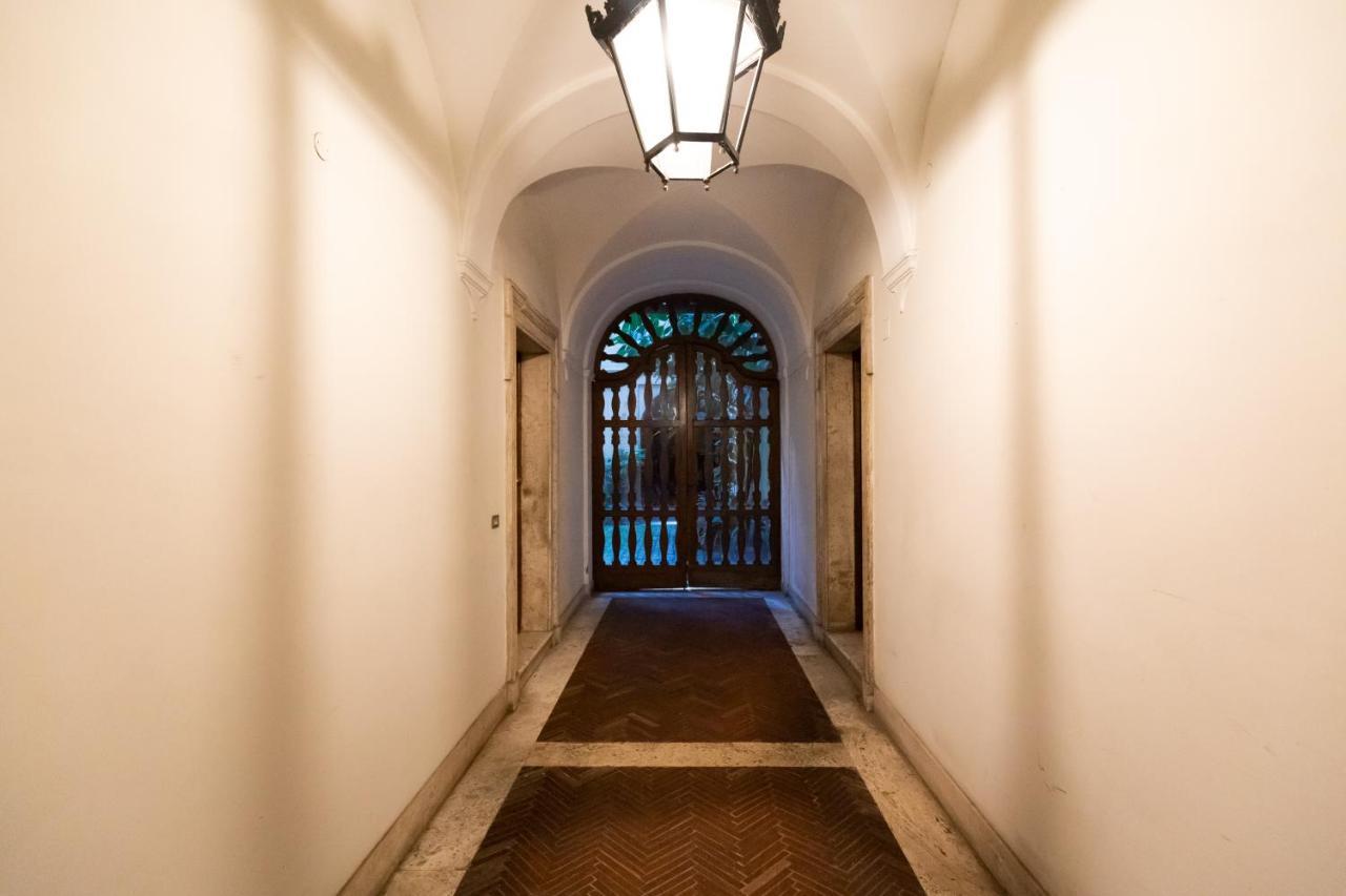 Appartement Chic And Style In Historical Via Giulia à Rome Extérieur photo