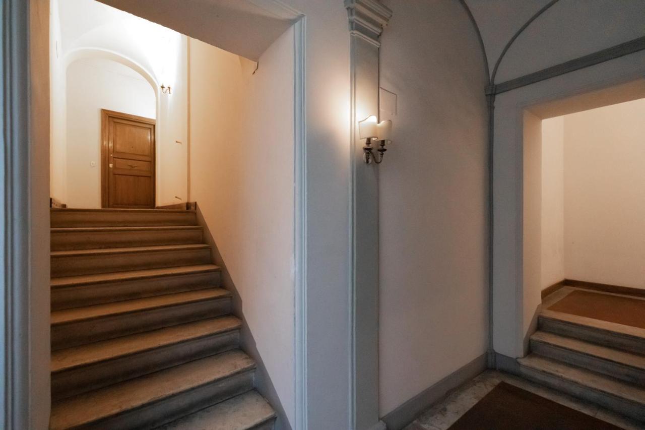 Appartement Chic And Style In Historical Via Giulia à Rome Extérieur photo